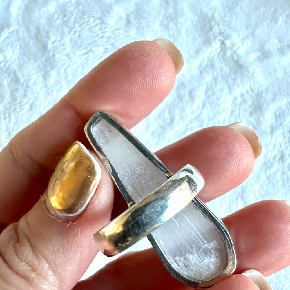 925 Huge RAW Selenite Crystal Charge Coffin Ring 8.25 - Picture 6 of 8